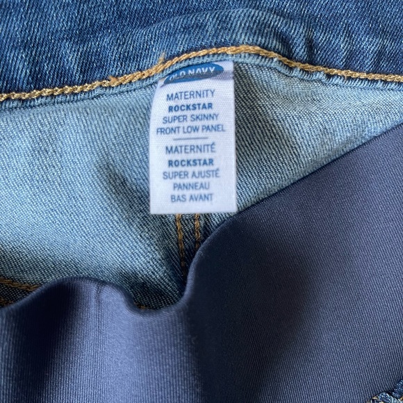Old navy maternity jeans - Picture 4 of 5